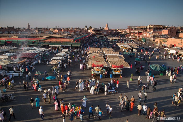 Plaza al atardecer — Marrakech, Marruecos