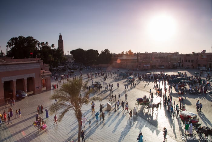 Plaza al atardecer — Marrakech, Marruecos