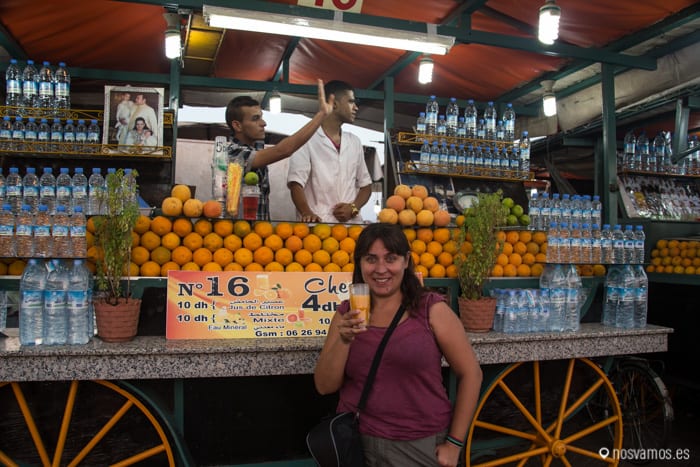 Los famosos puestos de zumo de naranja, un imprescindible para desayunar — Marrakech, Marruecos
