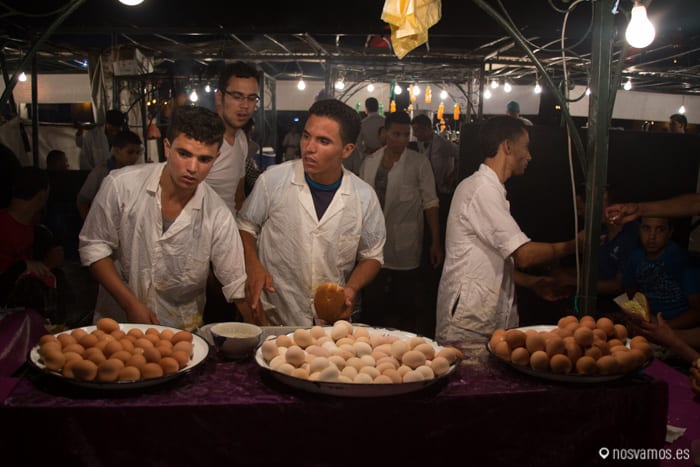 Panes con patata cocida y huevo, un básico — Marrakech, Marruecos