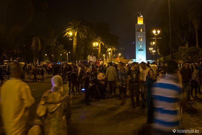 La Koutoubia desde la Plaza Jemaa El Fna — Marrakech, Marruecos