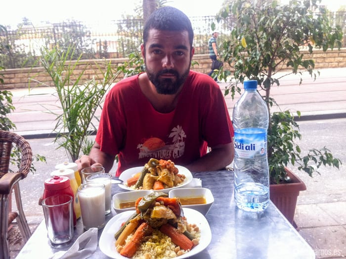 Uno de los mejores que comimos en el viaje, fue en un pequeño bar familiar de Rabat — Marruecos