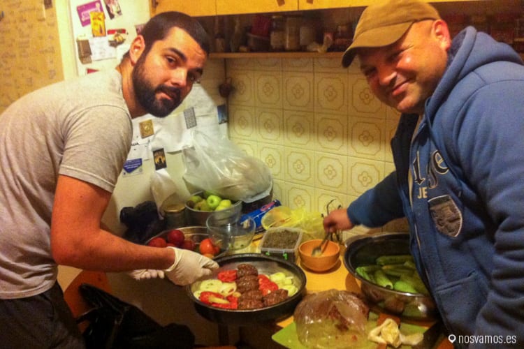 Con Ashraf haciendo la kofta — Palestina