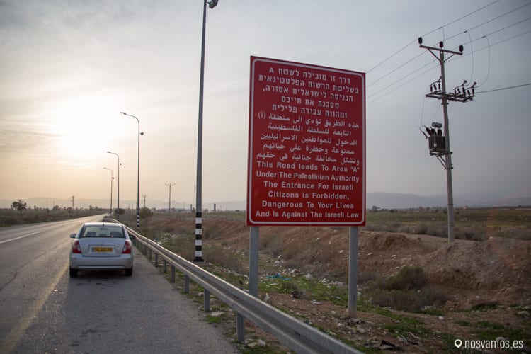 Señal a la entrada de Jericó:  — Palestina