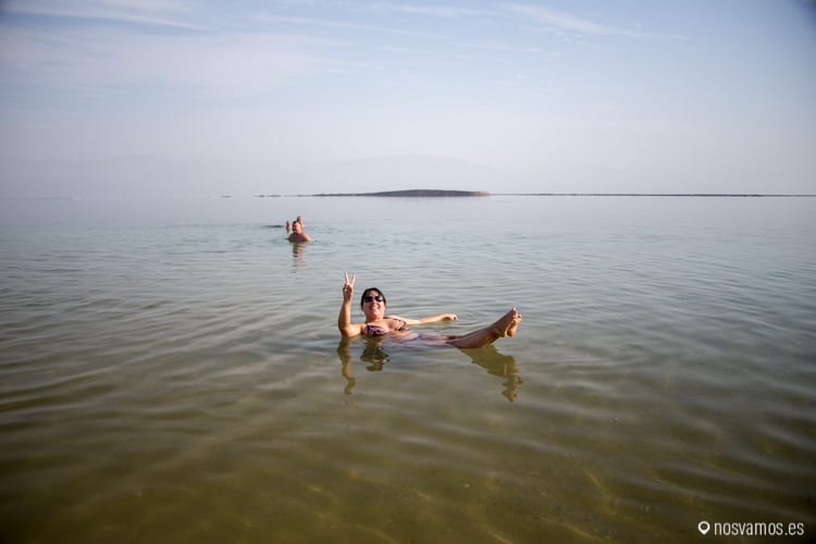 Flotando en el mar muerto — Palestina