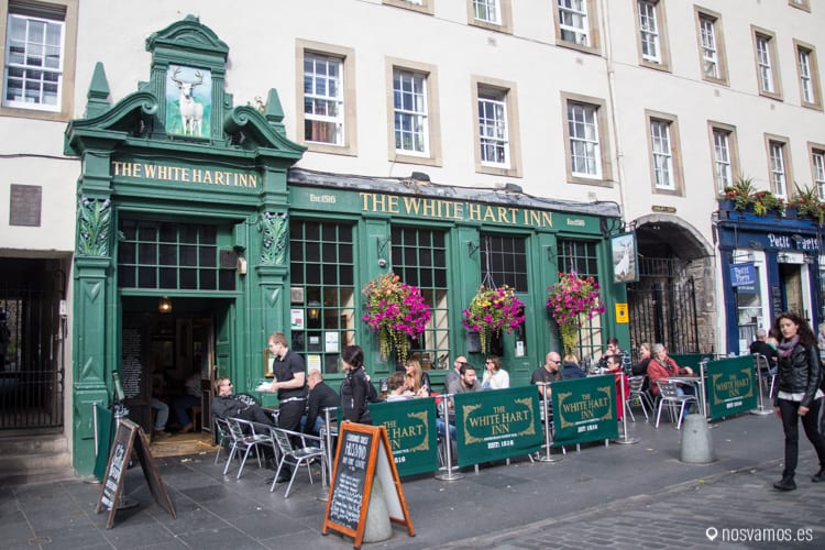 The white Hart. El ciervo blanco