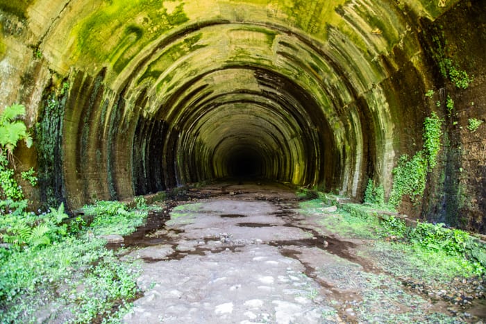 Interior del túnel de la Engaña — Cantabria, España