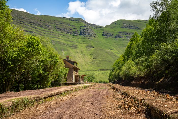 Antigua estación de tren de Yera — Cantabria, España