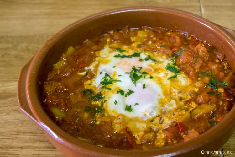La foto de arriba es de una Shakshuka que comimos en el mercado Mahane Yehuda de Jerusalem, esta foto es de una nuestra, no está mal, verdad? — Palestina