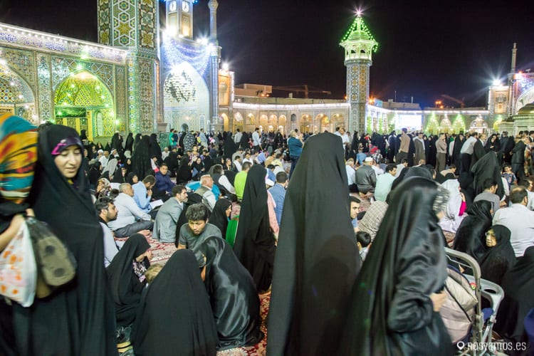 Mausoleo de Fátima durante las celebraciones del Muharram
