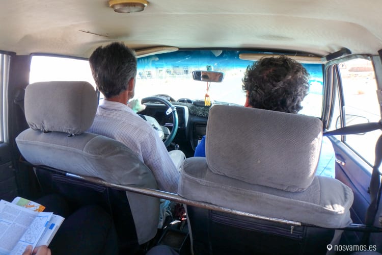 Iñigo con nuestro taxista Hosein — Isfahan, Irán