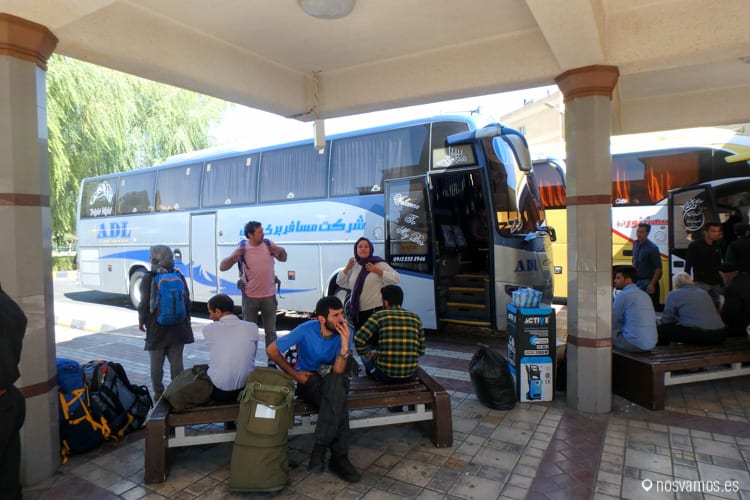 Esperando en la estación de Isfahan