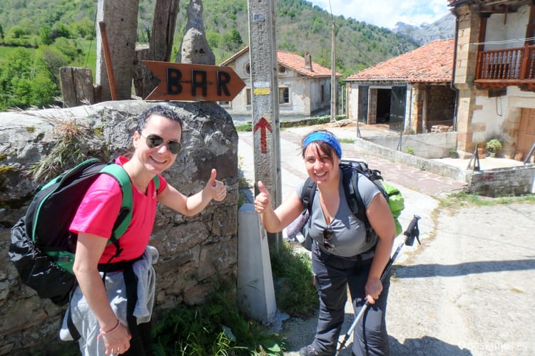 Llegada a Cicera, nos cambia la cara al ver que hay un bar — Camino Lebaniego, España