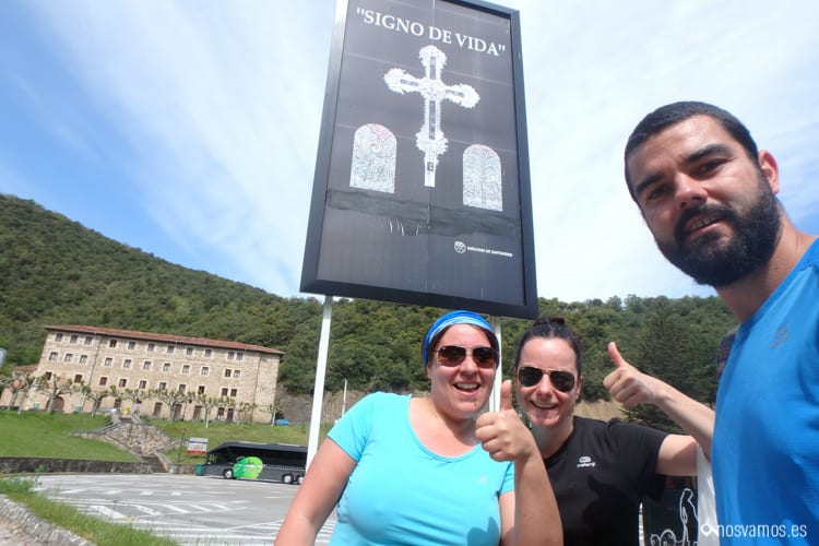 Llegada al Monasterios de Santo Toribio de Liébana — Camino Lebaniego, España