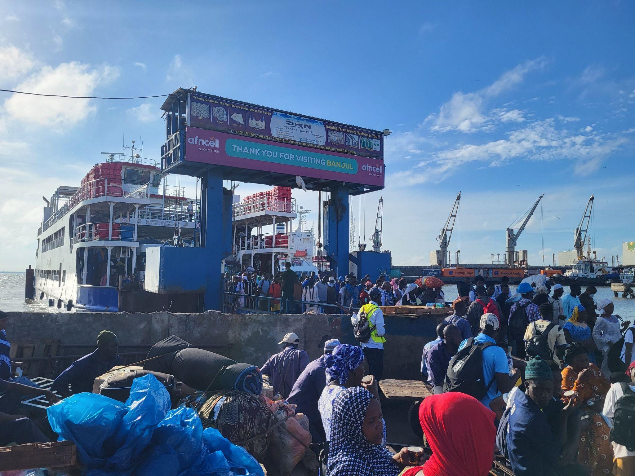 Puerto de Banjul para pasar en Ferry a Barra