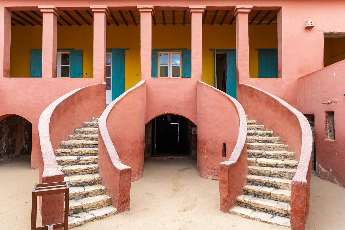 Entrada a la Maison de Esclaves