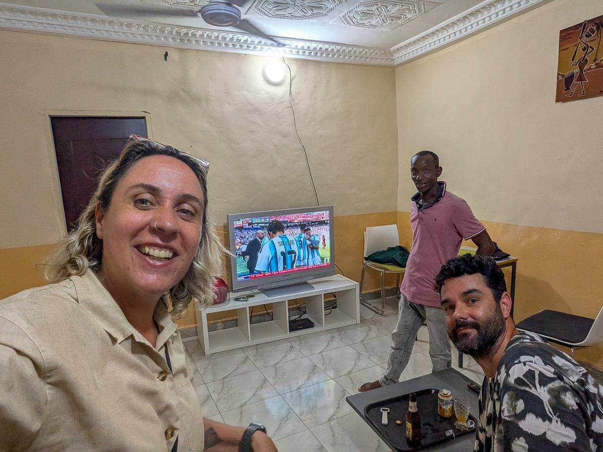 Con Malang, quien nos salvó Janjanburéh viendo la final España - Argentina en su casa