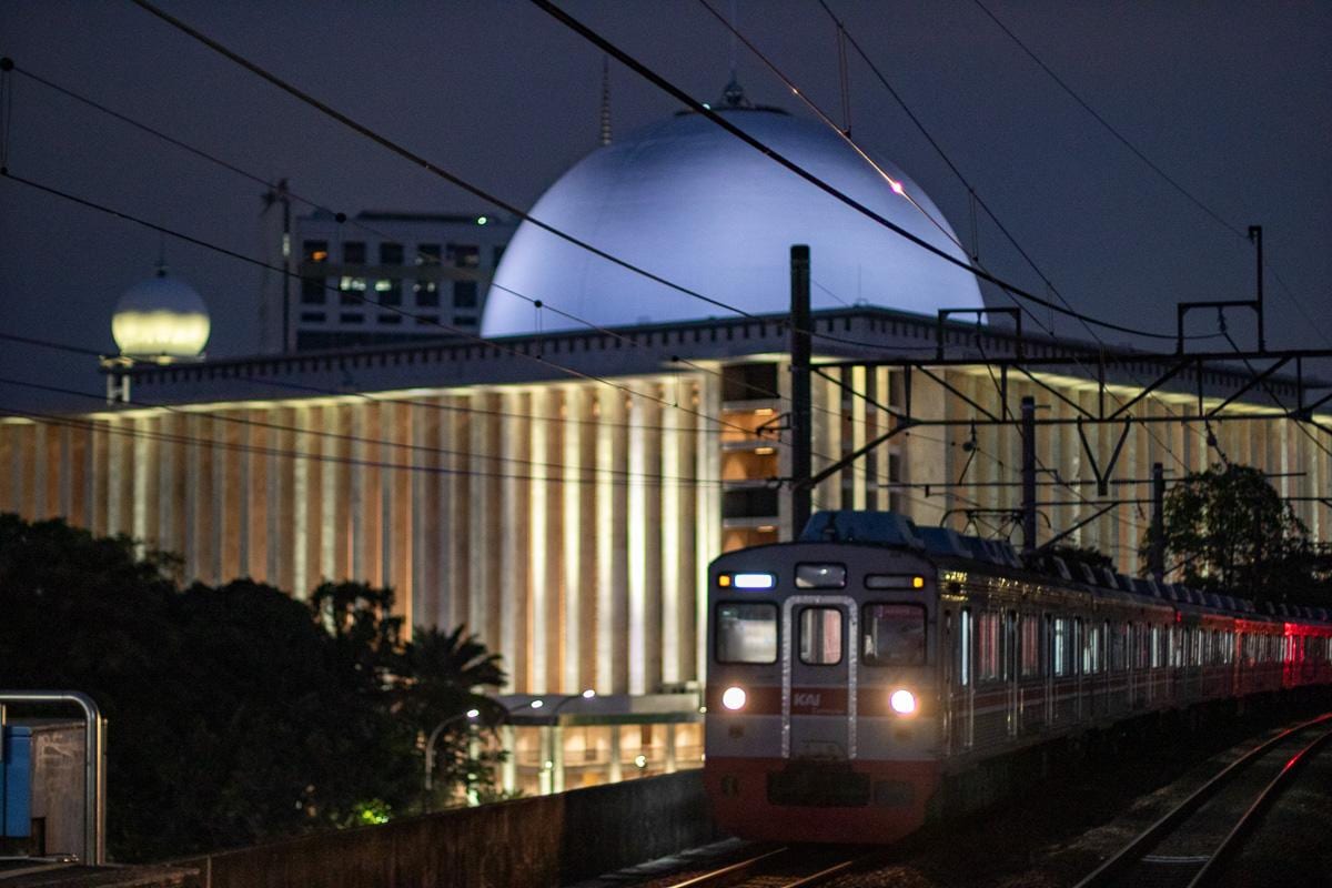 Mezquita Istiklal al fondo desde la estación del metro