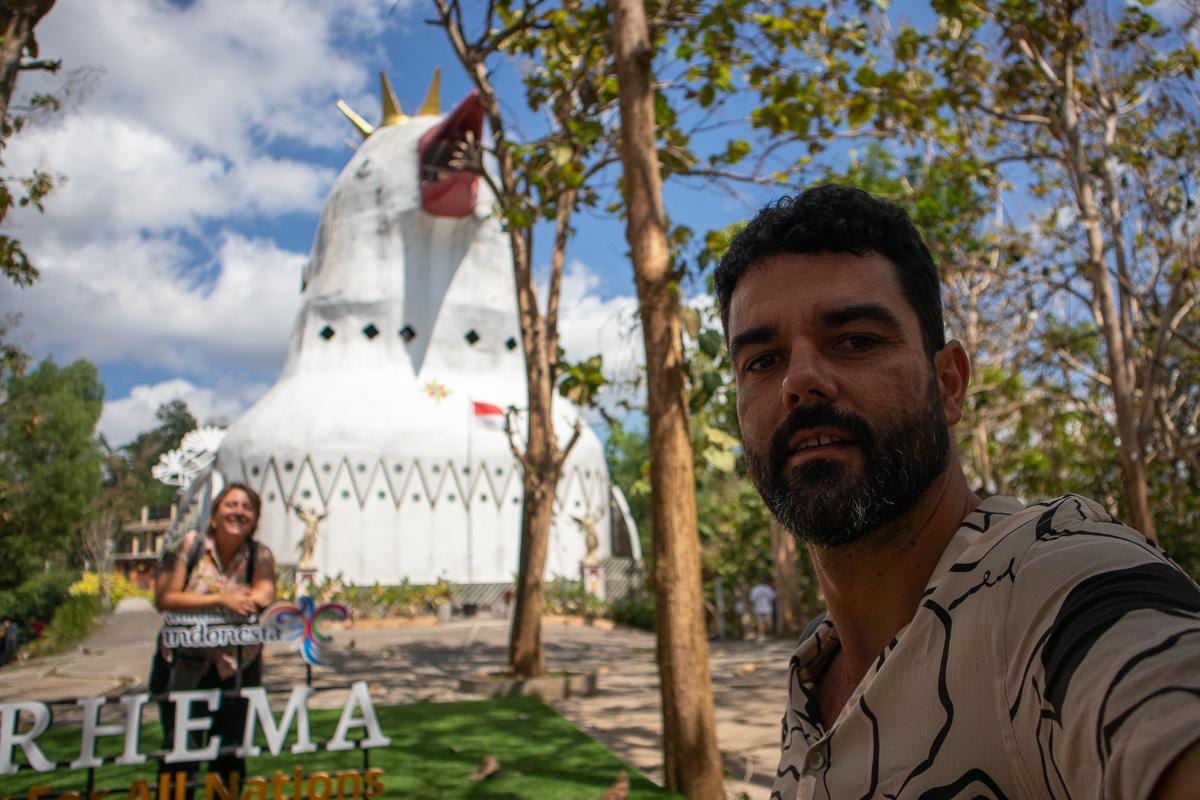 Selfie viajero delante del tempo del pollo