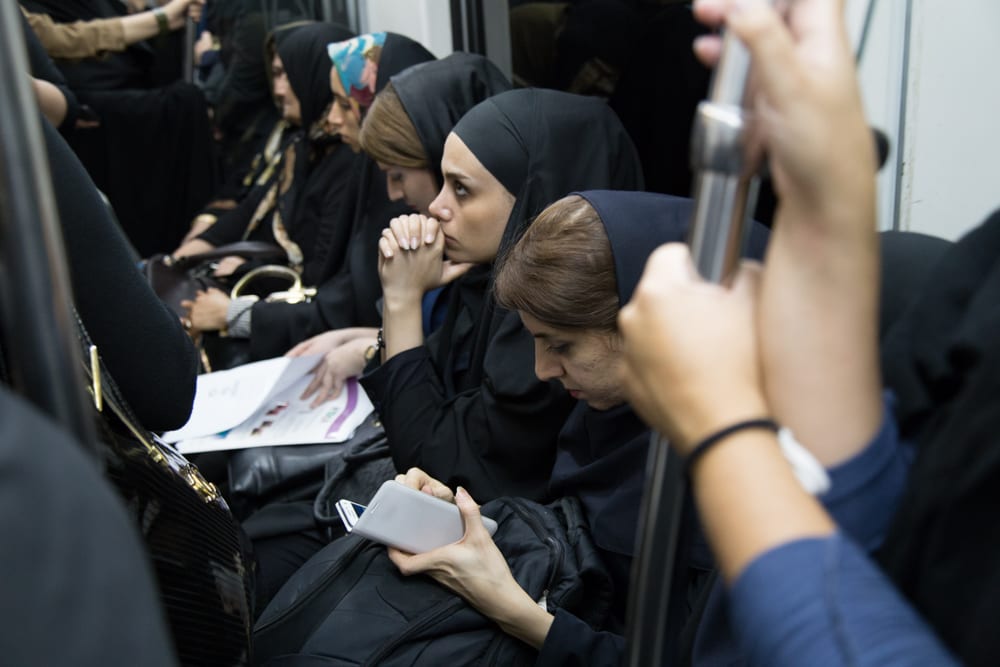 Mujeres en el metro de Teherán