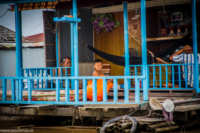 En cualquier parte de Camboya sorprende la cantidad de niños y niñas pequeños