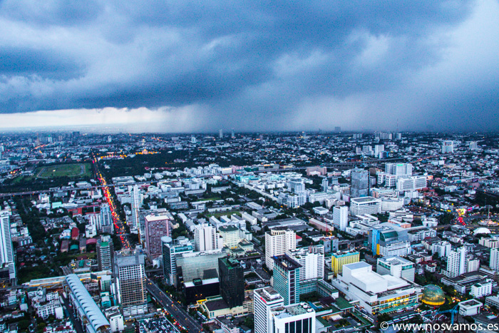Vistas de Bangkok desde el piso 84 de la Baiyoke Tower