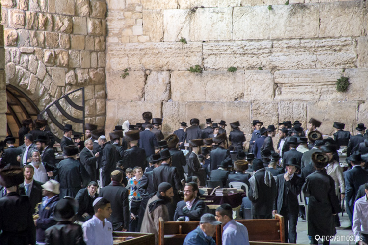 Muro de las lamentaciones durante la oración del Sabbath